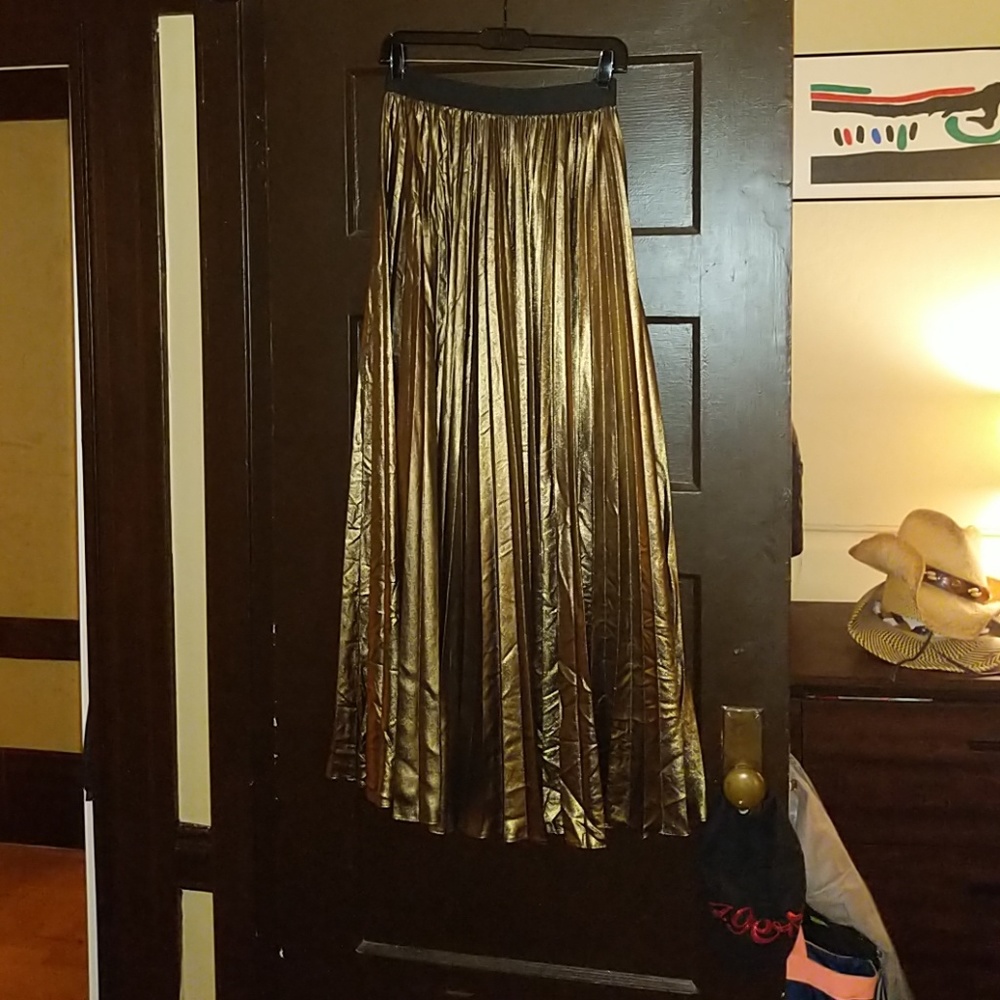 Gold maxi pleated skirt